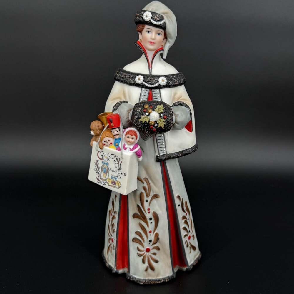 Vintage 1999 Avon Mrs. P.F.E. Albee President's Club Award Figurine